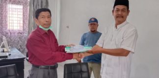 UNMUHA Serahkan Santunan bagi 100 Kaum Dhuafa di Kecamatan Lueng Bata