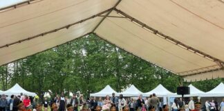 Pelajar Indonesia Tampil di Pesta Rakyat Internasional ke-42 di Herouville St. Clair, Prancis