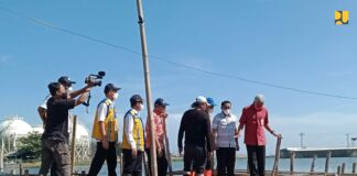 Kementerian PUPR Pasang Geobag/Jumbobag Pasca Kenaikan Pasang Air Laut di Jawa Tengah