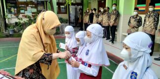 SD Muhammadiyah 1 Solo Apresiasi Siswa Yang Berprestasi