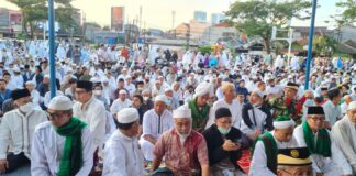 Jemaah Salat Iduladha di Lapangan Ex Giant BSD Membludak, Ada Jemaah Infaq Gelas Emas 20 Gram