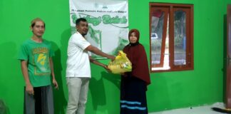 LAZISMU Dan Pimpinan Daerah Pemuda Muhammadiyah Gianyar Berbagi Sembako Di Masa Pandemi.