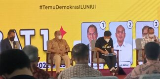 Delapan Menit Debat Itu Debat kandidat iluni