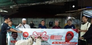 Politisi PKS Anis Byarwati Tebar Hewan Kurban di Wilayah Jaktim