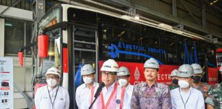 Menhub Cek Progres Pembangunan Bus Listrik Merah Putih untuk G20