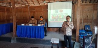 Nur Hidayat Anggota DPRD Sleman, Inisiasi Pelatihan Relawan di Kalurahan Sumberharjo Prambanan Bersama BPBD Sleman Narasumber kali ini dari DPRD Kabupaten Sleman Nurhidayat yang anggota Dewan Dapil Kalasan, Prambanan, Ngemplak, Komisi B dengan materi Peran Pemerintah dalam Penanggulangan Bencana, Nurhidayat pada kali itu menyampaikan “ apresiasi atas peran relawan yang memiliki tanggungjawab besar terutama dalam menggerakan kesadaran masyarakat” .
