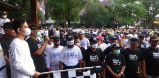 Gibran Raka Buming Raka Kibarkan Bendera Start Jalan Sehat Syiar Muktamar di Solo