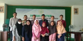 Penerima Beasiswa Dahlan Muda Silaturahmi ke Rektor UMUKA