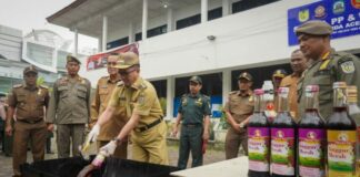36 Botol BB Miras Sitaan Satpol PP-WH Banda Aceh Dimusnahkan