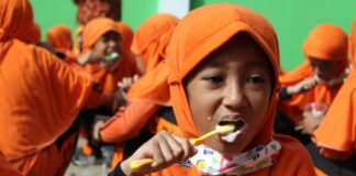Ratusan Pelajar SD Muhammadiyah Palur Ikuti Kegiatan Sikat Gigi Massal