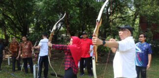 Eksebisi Memanah Dosen dan Tendik UMS Sambut Milad