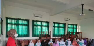 Mahasiswa ITS PKU Muhammadiyah Solo Beri Penyuluhan Kesehatan Reproduksi Remaja