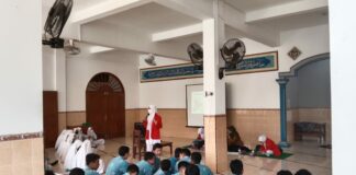 ITS PKU Berikan Penyuluhan Kesehatan di SMP Muhammadiyah 1 Surakarta