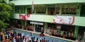 Unik, Siswa SD Muhammadiyah 1 Ketelan Ikuti Upacara Hari Kesaktian Pancasila Memakai Baju Batik