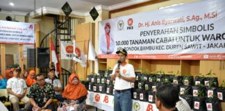 Aleg Anis Byarwati Hadiri Penyerahan 10 Ribu Tanaman Cabai bagi Warga Pondok Bambu, Jakarta Timur