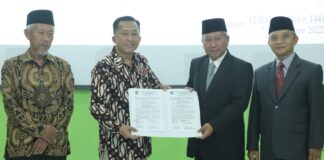 Sofyan Anif Resmi Dilantik Menjadi Rektor UMMAD