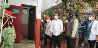 Tinjau Lokasi Gempa Cianjur, Menteri Nadiem Pastikan Keselamatan Warga Pendidikan Jadi Prioritas