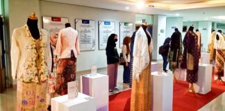 Prodi KTF UM Bandung Gelar Pameran Kain dan Kebaya di Hari Ibu