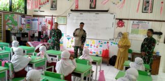 Yonif 406 Chandra Kusuma : SD Muhammadiyah 1 Solo Sekolah Bersih dan Layak untuk Pendidikan