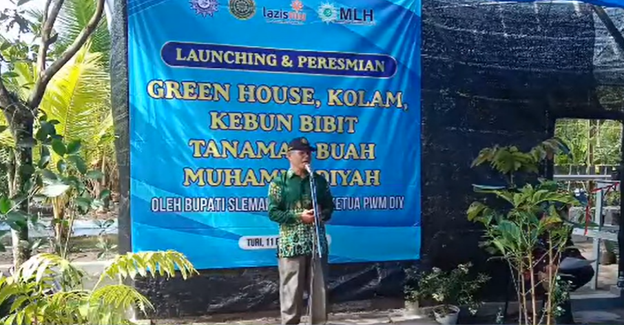 Ketua PWM Yogyakarta Luncurkan Green House Pembibitan Tanaman Buah