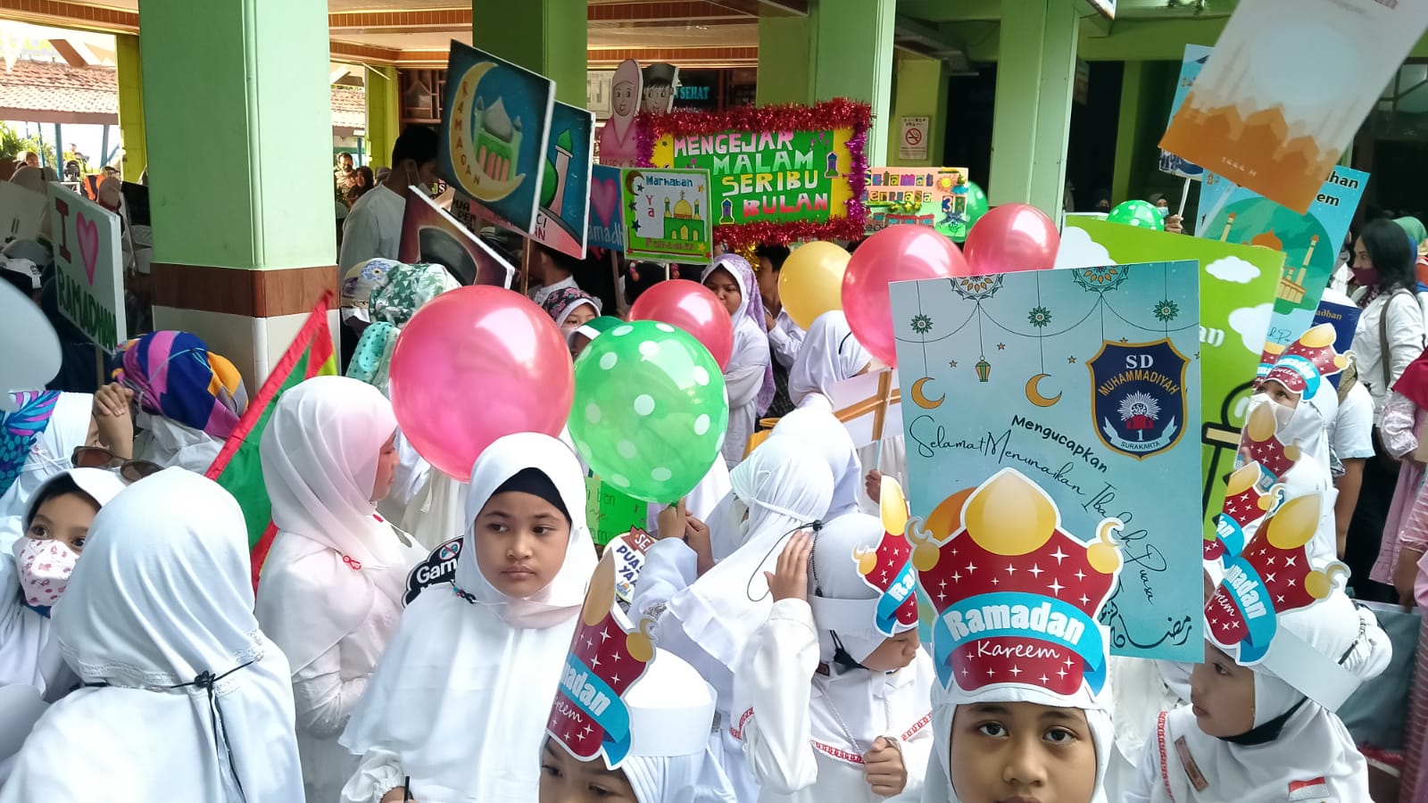 Ratusan Siswa Sd Muhammadiyah 1 Ketelan Sambut Ramadhan Dengan Pawai