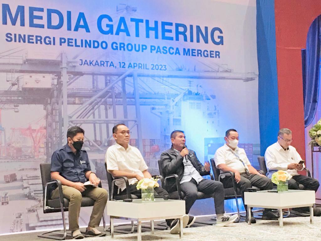 Dirut Pelindo Arif Suhartono, beserta jajaran direksi dalam acara Media Gathering di Jakarta, Rabu (12/04)/foto: istimewa