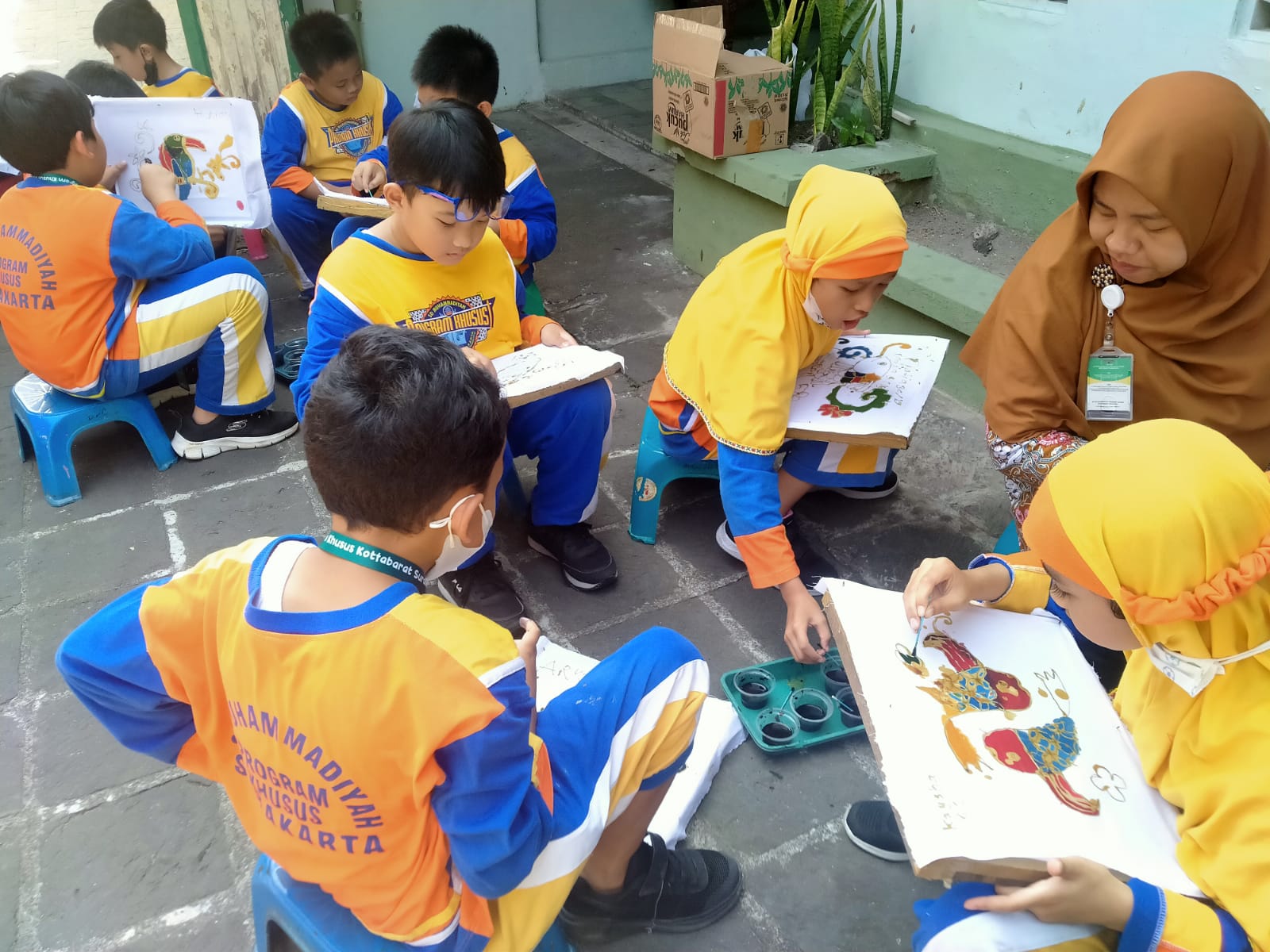 Belajar Karya Seni Dekoratif, Murid SD Muhammadiyah PK Kottabarat ...