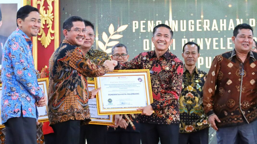 Pemkot Palembang Terima Penghargaan Dari Ombudsman RI Perwakilan Sumsel