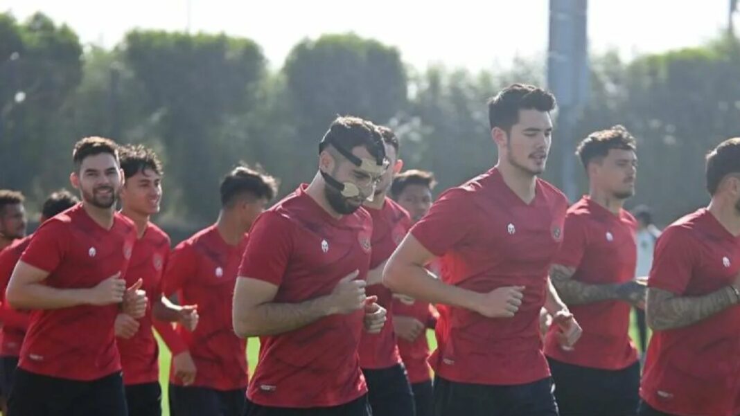 Timnas Indonesia melakukan latihan di Lapangan Al Egla 2, Lusail, Qatar, Senin (22/1/2024). ANTARA FOTO/Yusran Uccang/tom/aa.