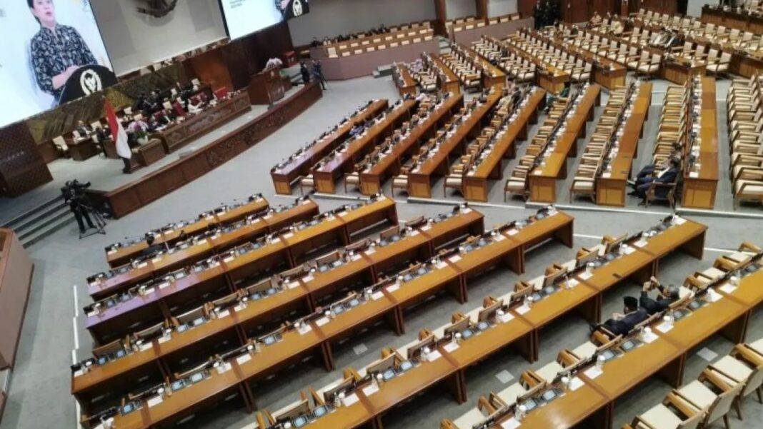 Suasana Rapat Paripurna ke-12 DPR RI dalam Masa Persidangan III Tahun Sidang 2023-2024 di Kompleks Parlemen, Jakarta, Selasa (6/2/2024). (ANTARA/Bagus Ahmad Rizaldi)