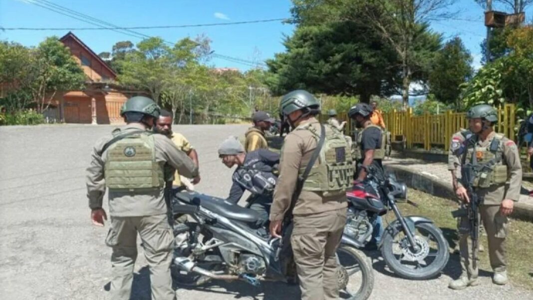 Satgas Damai Cartenz Patroli di Pegunungan Bintang