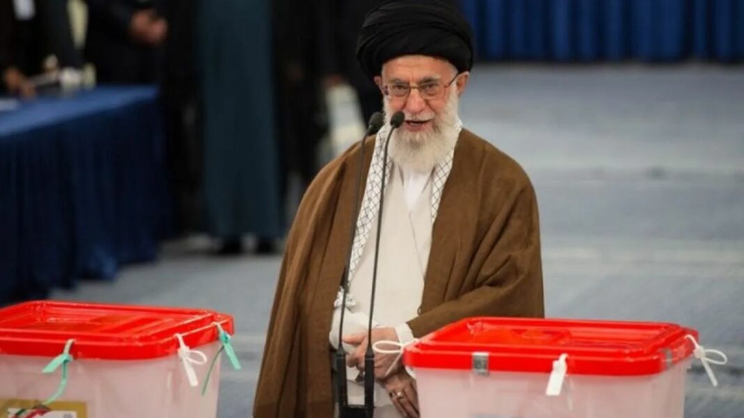 Ayatollah Khamenei pimpin shalat jenazah Presiden Iran Ebrahim Raisi