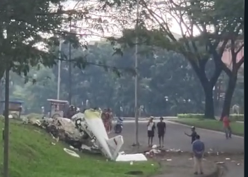 Pesawat Latih Jatuh di Lapangan Sunburst BSD