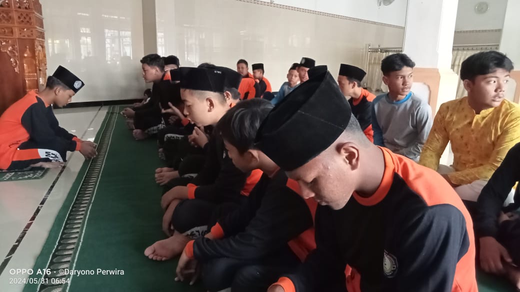 SMP Muhammadiyah Adiwerna Gelar Shalat Dhuha dan Tadarus Al Qur'an