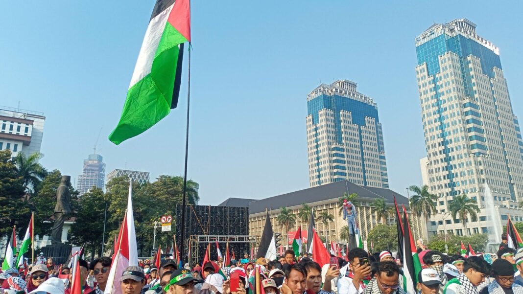 Aksi Bela Palestina Dalam Peringatan Hari Konsitusi