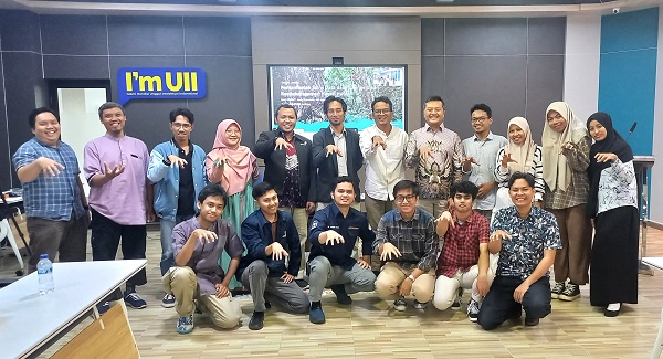 Mahasiswa Program Studi Informatika, Program Magister Fakultas Teknologi Industri (FTI) UII seusai mengikuti kuliah umum. (foto : istimewa)