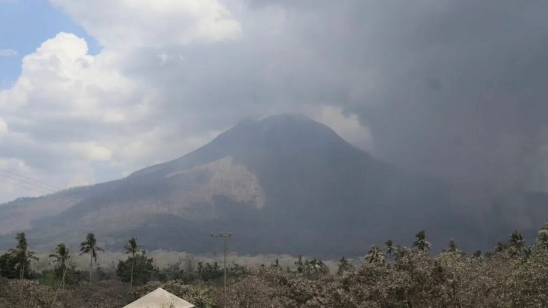 Zona Bahaya Gunung Lewotobi Laki-laki Diperluas, Warga Diminta Waspada