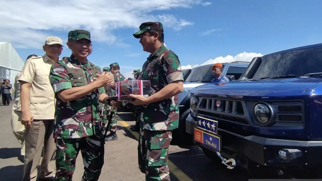 Menhan Serahkan 700 Unit Ransus Maung MV3 untuk TNI dan Polri