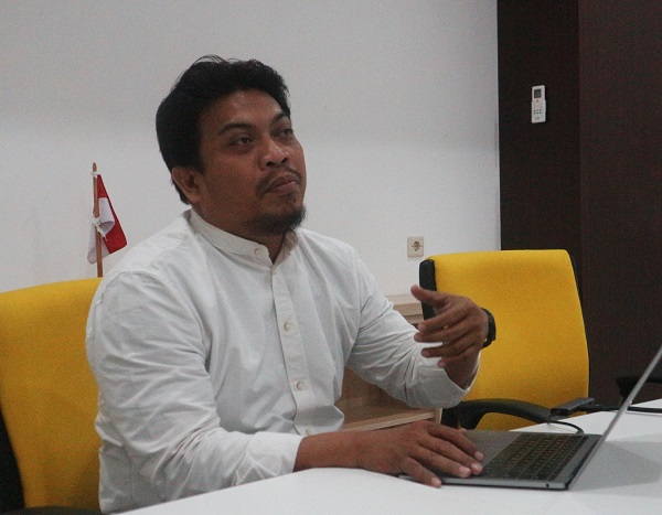 Ahmad Padhil saat memberikan keterangan kepada wartawan di Kampus FTI UII Yogyakarta, Selasa (26/8/2025). (foto : heri purwata)