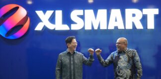 XLSMART Tunjuk Direksi Baru, Sanjay Vaghasia Resmi Bergabung Pasca-Merger (ki-ka) Presiden Komisaris PT XLSMART Telecom Sejahtera Tbk, Arsjad Rasjid bersama dengan Direktur&Chief Integration Officer PT XLSMART Telecom Sejahtera Tbk, Sanjay Kumar Gordhan A Vaghasia dalam acara RUPSLB di XLSMART Tower, Jakarta. Selasa (12/8).