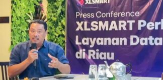 XLSMART Perkuat Layanan Data di Riau, Siap Dukung Kesuksesan Festival Pacu Jalur 2025 di Kuansing Head of Sales XLSMART West Central 1, Oloan Monang Sinambela saat press conference bersama media di Kota Pekanbaru, Selasa (12/8).