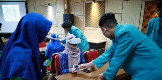 Tim Peneliti UMS Kembangkan Aplikasi VR “Clean Up”, Latih Guru Muhammadiyah Kuasai Media Sosial
