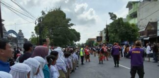 Ratusan Siswa SD Muhammadiyah 24 Gajahan Berikan Penghormatan Terakhir untuk SISKS PB XIII