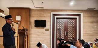 Ust. Pujiono Ingatkan Bahaya Waktu Habis di Ujung Jempol: “Media Sosial Bisa Jadi Ladang Amal atau Dosa”