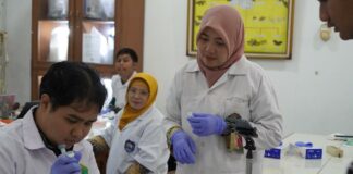 UMS Latih Guru Biologi Ekstraksi DNA dan Elektroforesis