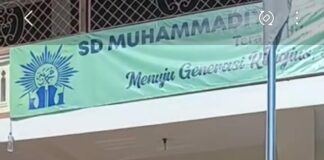 Guru Jadi Petugas, Siswa Suguhkan Persembahan di Hari Guru Nasional