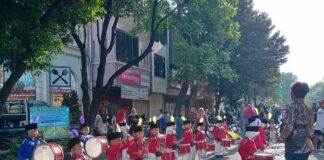 TK Aisyiyah Gajahan Meriahkan Jalan Sehat Milad Muhammadiyah ke-113