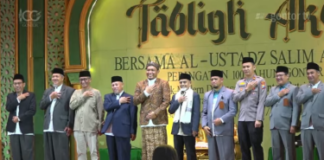 Gelar Tabligh Akbar 100 Tahun Gontor di Gontor Putri 3, Ustadz Salim A. Fillah Ajak Santri Menjadi Pembawa Peradaban Qurani