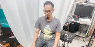 Mobilitas Internasional PSRE-PM UII untuk Ciptakan Ilmu Pengetahuan Global Mahasiswa sedang menjalani riset menggunakan Sensor Vital Sign di Igasaki Laboratorium Kumamoto University, Jepang. (foto : istimewa)