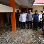 Kunjungi SMP N 1 Tanjung Raya Agam, Menteri Mu’ti Ajak Masyarakat Bangkit Pulihkan Roda Pendidikan di Sumatra